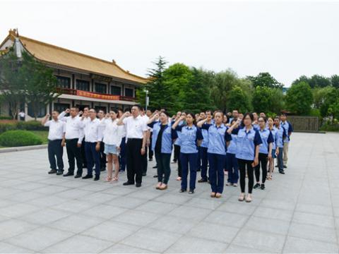 重温入党誓词   思念英雄先烈——凯时尊龙官网网址集团党总支部组织全体党员开展党建运动