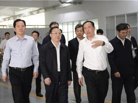 江苏省省长吴政隆莅临凯时尊龙官网网址集团走访调研